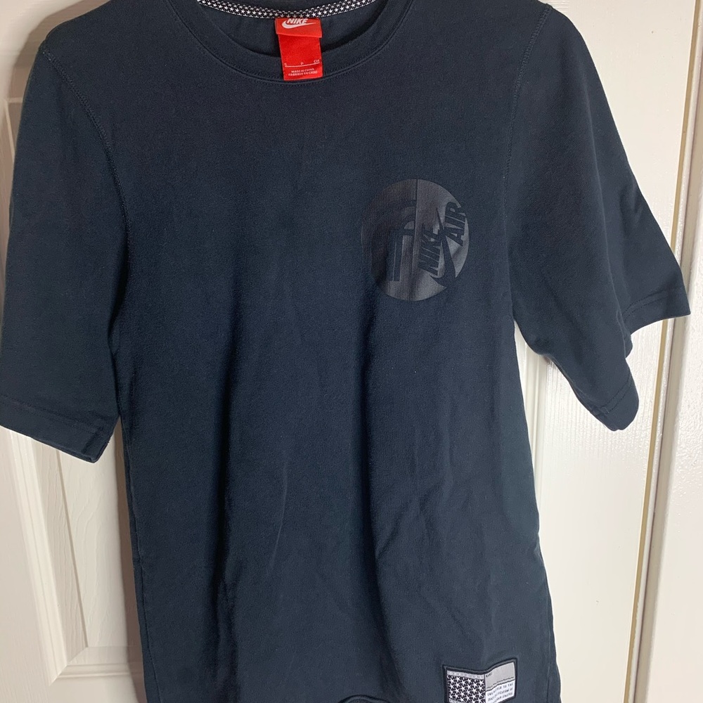 Black nike shirt